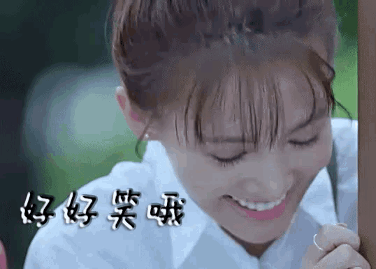 a woman in a white shirt is smiling in a foreign language