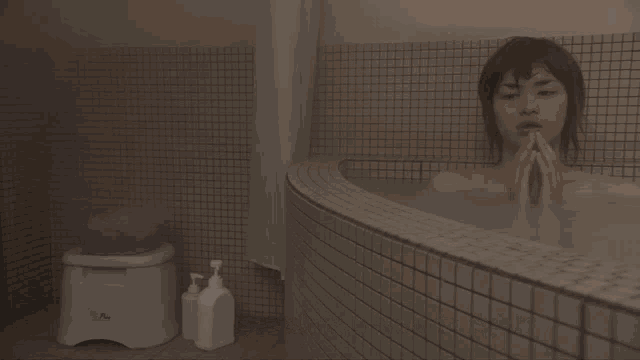 a woman in a bathtub with the words " why can 't everyone get along " below her