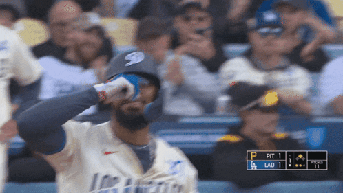 a baseball player with the letter s on his jersey