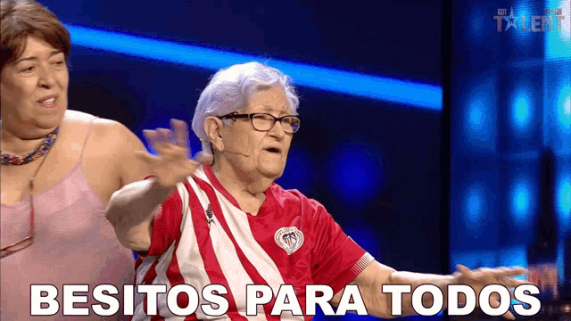 an elderly woman in a red and white striped shirt says " besos para todos "