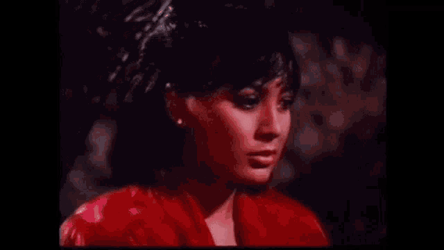 a woman in a red dress with the words ibabagsak ko sya on the bottom