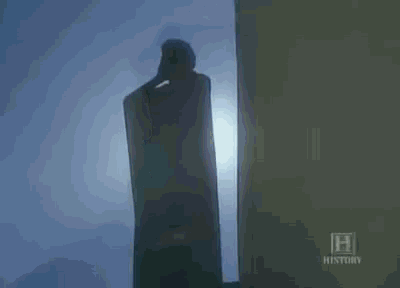 a silhouette of a person is projected on a wall with the word historia on it