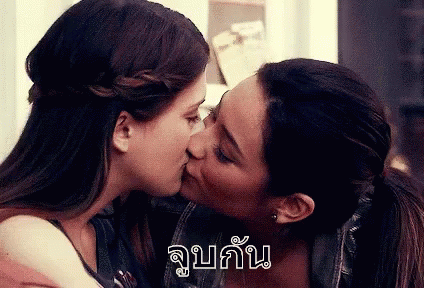 จูบกัน เลสเบี้ยน ผู้หญิงจูบผู้หญิง GIF - Kissing Each Other Kiss Each Other Kiss GIFs