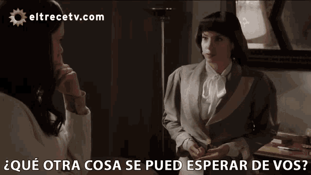 a woman talking to another woman with eltrecetv.com in the upper right corner