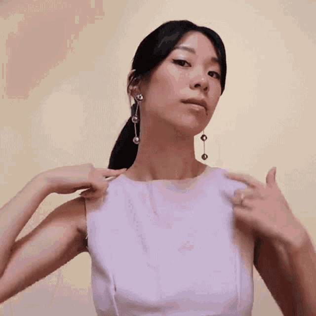 Check My Clothes Withwendy GIF - Check My Clothes Withwendy Check This Out GIFs