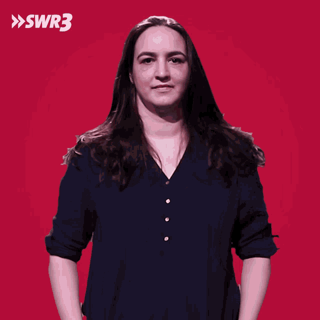 a woman with her arms in the air with the swr3 logo in the corner