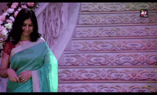 Guesture Smile GIF - Guesture Smile Going Downstairs GIFs