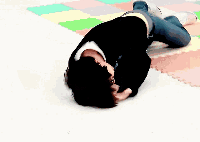 a person laying on the floor with chinese writing on the bottom right
