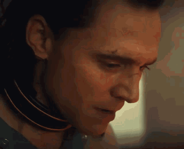 Loki Hiddleston GIF - Loki Hiddleston Pikerloki GIFs