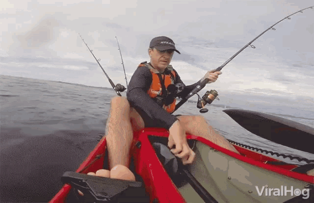Kayak Fishermans Very Expensive Catch Fishing GIF - Kayak Fishermans Very Expensive Catch Fishing Live Catch GIFs