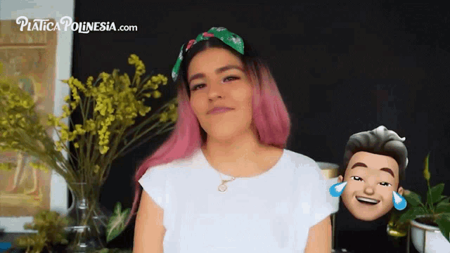 a woman with pink hair is standing next to a man with tears in his eyes and the website plateca polinesia.com