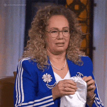 Let Me Check This Arlene Dickinson GIF - Let Me Check This Arlene Dickinson Dragons' Den GIFs