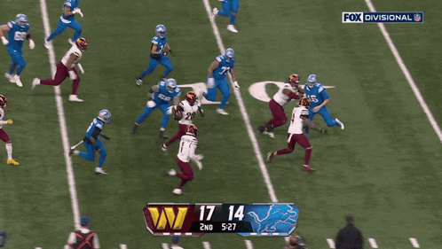 a football game between the redskins and the lions