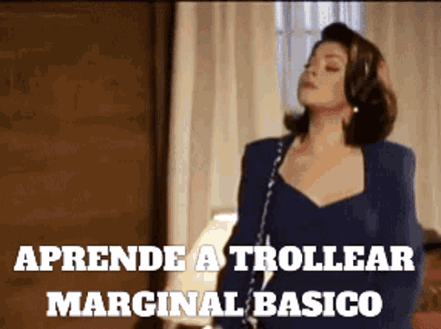 a woman in a blue dress stands in a room with the words aprende a trollear marginal basico