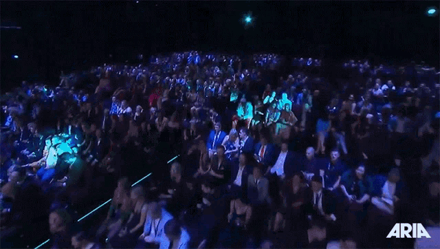 Audience Crown GIF - Audience Crown Fans GIFs