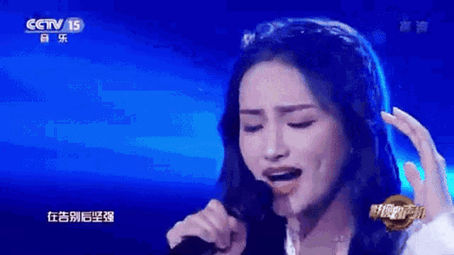 Xu Xinwen Singing GIF - Xu Xinwen Singing Blue Hair GIFs