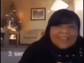 a woman is smiling in front of a screen that says " 3 sec "