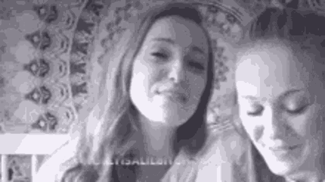 Holly Earith Paige And Holly GIF - Holly Earith Paige And Holly Holly And Paige GIFs