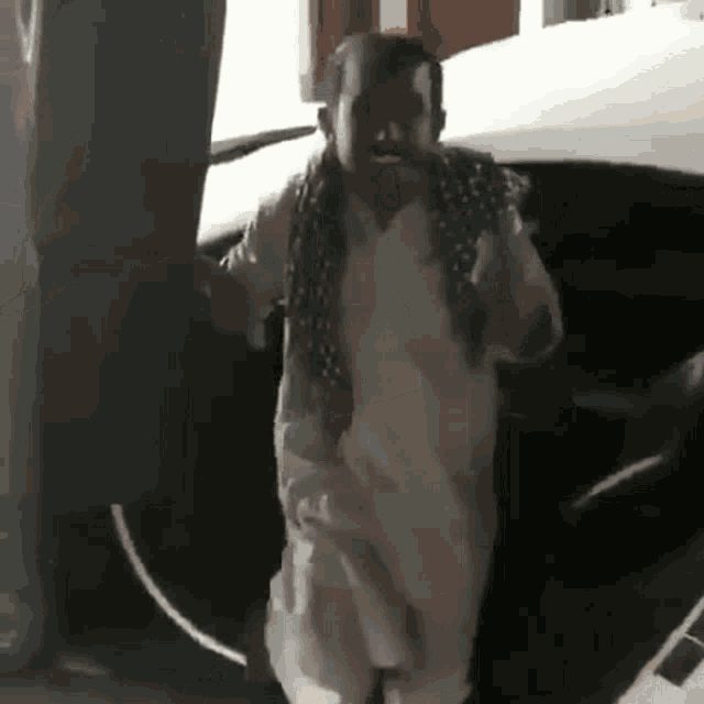 Indian Car Trap Door Stuck GIF - Indian Car Trap Door Stuck Trapped Hand GIFs