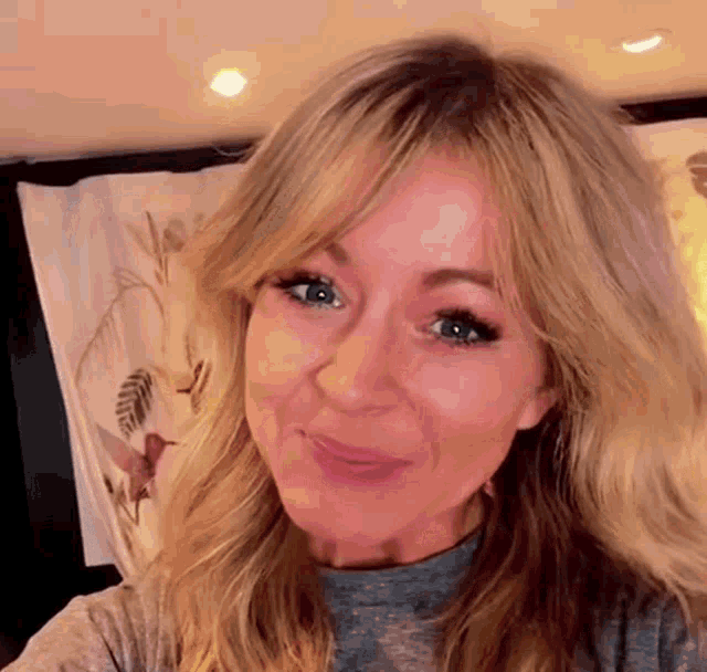 Lindsey Stirling Looking Side To Side GIF - Lindsey Stirling Lindsey Stirling GIFs