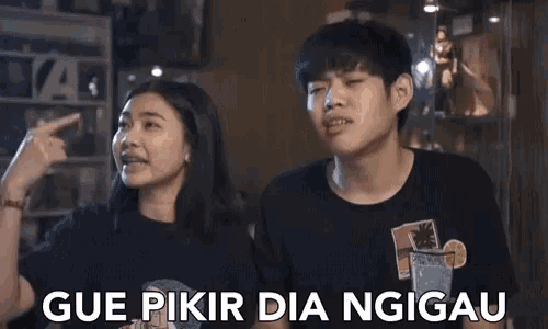 a man and a woman are standing next to each other with the words gue pikir dia ngigau written below them