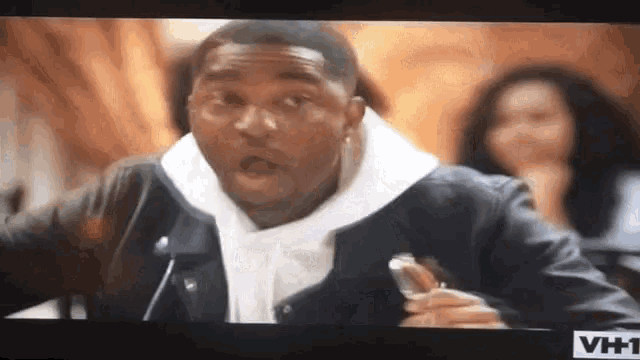 a man in a leather jacket is on a tv screen with the word vh1 on it