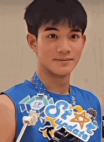 a young man wearing a blue shirt that says ep news on it