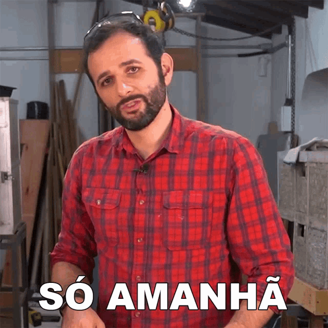 a man in a plaid shirt says so amanha in white letters