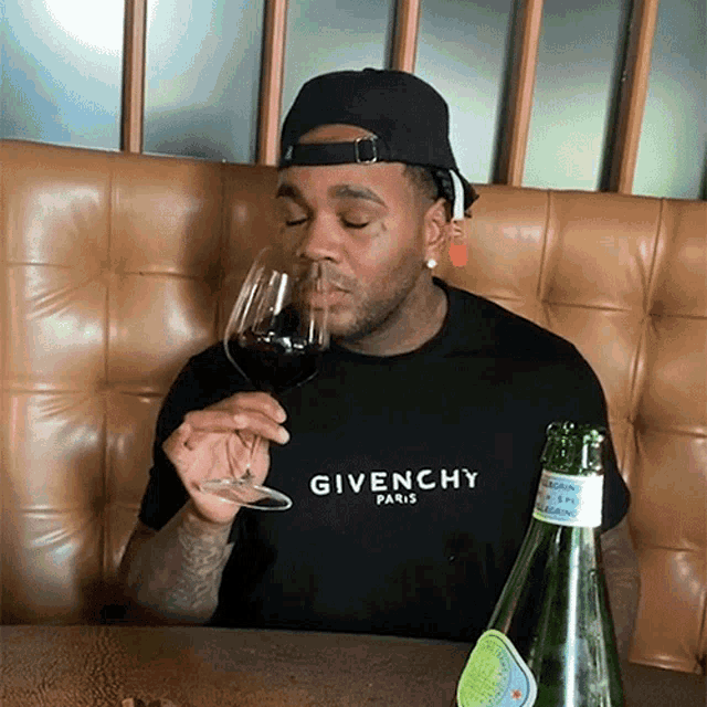 Sniffing Kevin Gates GIF - Sniffing Kevin Gates Smelling GIFs