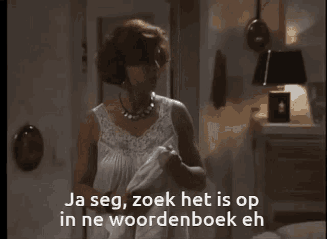 a man and a woman standing next to each other with the words ja seg zoek het is op in ne woordenboek eh on the screen