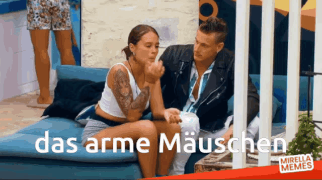 a man and a woman are sitting on a couch with the words das arme mauschen written on the bottom