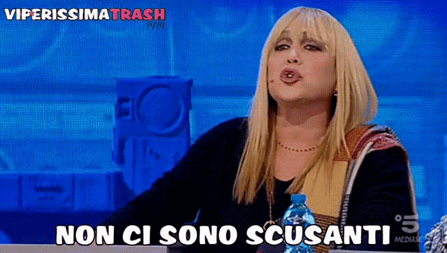 a woman sitting at a table with a bottle of water and the words non ci sono scusanti above her