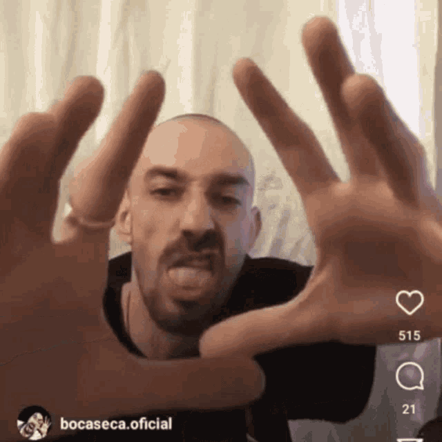 a man making a frame with his hands and the words bocaseca.oficial on the bottom left