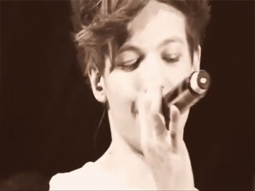 Louis Is So Cute  GIF - Larrystylinson GIFs