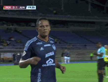 a soccer player wearing a jersey that says aguila