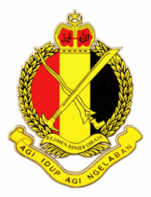 a yellow and red emblem with a sword and a crown that says " agi idup agi ngelaban "