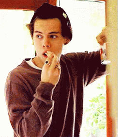 Harry Styles Eat GIF - Harry Styles Eat Eating GIFs