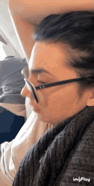 Incomprise Roxane GIF
