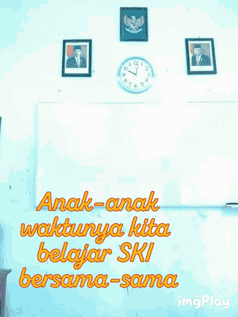 a man stands in front of a whiteboard with the words anak-anak waktunya kita belajar ski bersama-sama on it