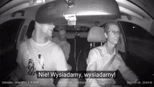 a black and white photo of two men in a car with the words niel wysiadamy wysiadamy in the corner