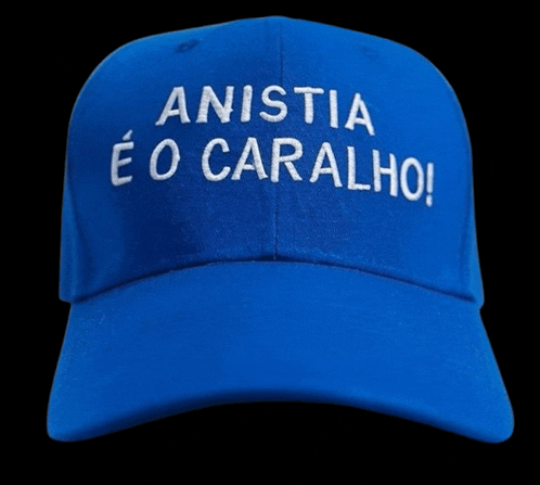 a blue hat that says anistia eo caralho on it