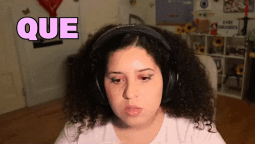 a woman wearing headphones has the word que above her