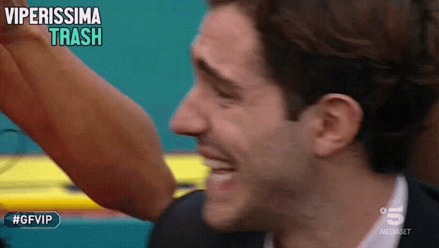 a man giving a high five with the words viperissima trash written above him