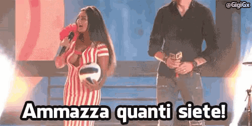 Elettra Lamborghini Ammazza Quanti Siete Tanta Genete Folla Affollato Troppa Gente Numerosi GIF
