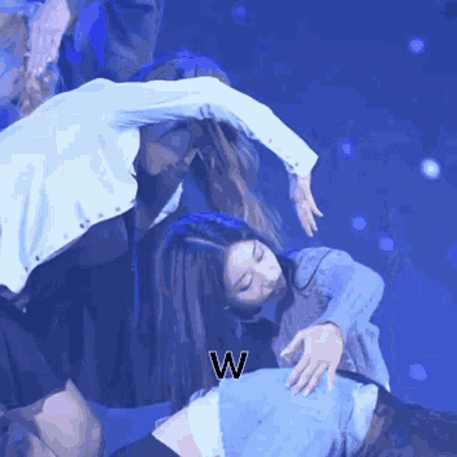 a woman is laying on her back with the letter w above her head