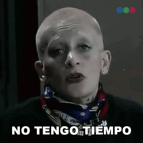 a woman with a bandana around her neck says no tengo tiempo in spanish