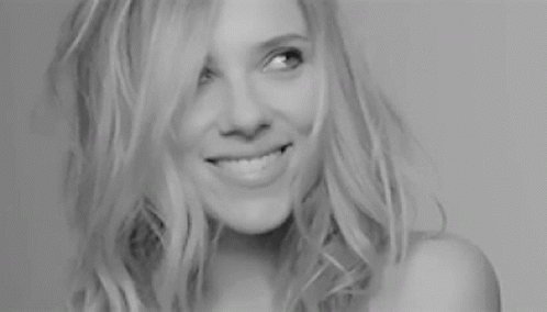 How You Doin Smiles GIF - How You Doin Smiles Scarlett Johansson GIFs