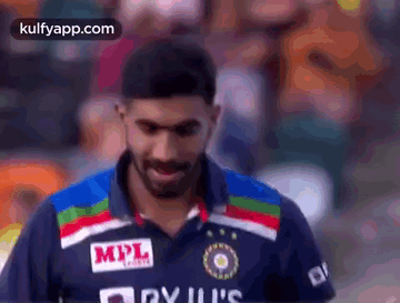 Bumrah Suffering To Take Wickets In Powerplay.Gif GIF - Bumrah Suffering To Take Wickets In Powerplay Trending Cricket GIFs