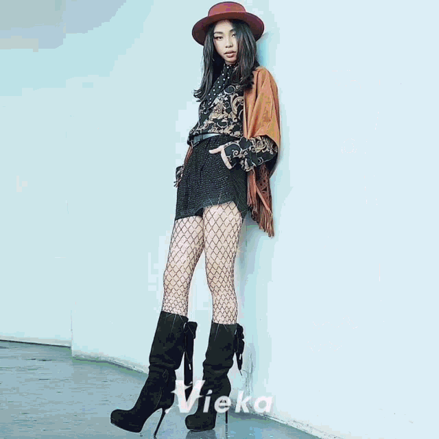 a picture of a woman 's legs with the name vieka on the bottom right