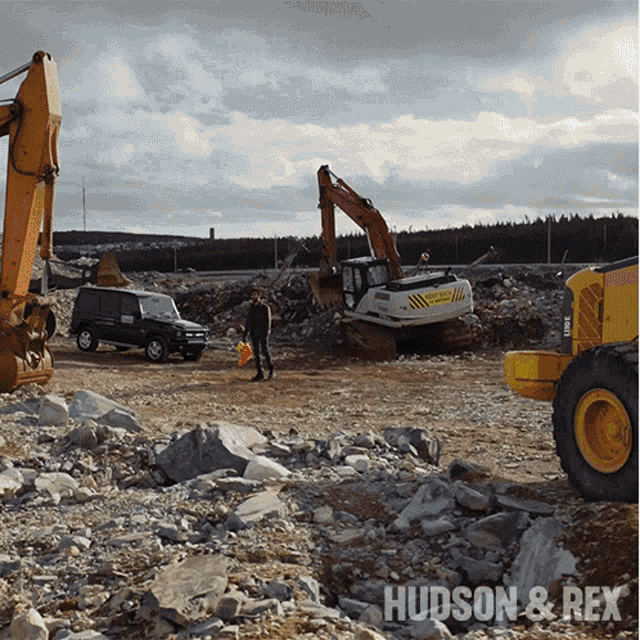 24hours Later Hudson And Rex GIF - 24hours Later Hudson And Rex Waiting GIFs